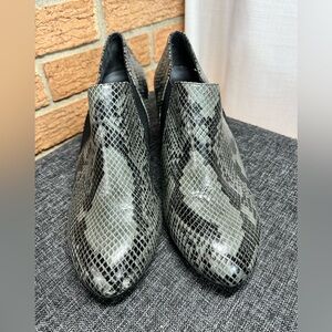 Vionic Stanton black and grey snakeprint booties -8